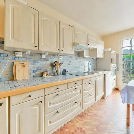 Maison Pour 8 Avec Jardin, 300 M De La بيت للعطل *